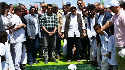 «صبحي» يفتتح ملاعب مطورة في البحر الأحمر ويؤكد دعم الدولة للمناطق الحدودية