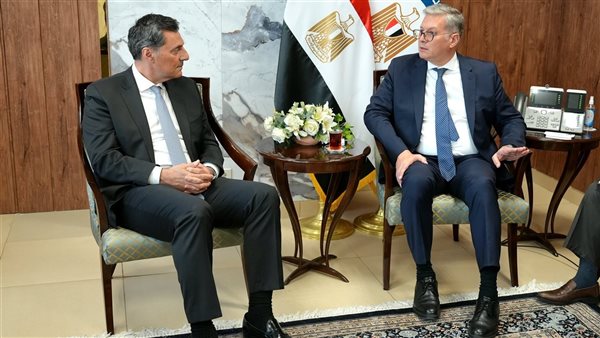 وزير البترول يبحث