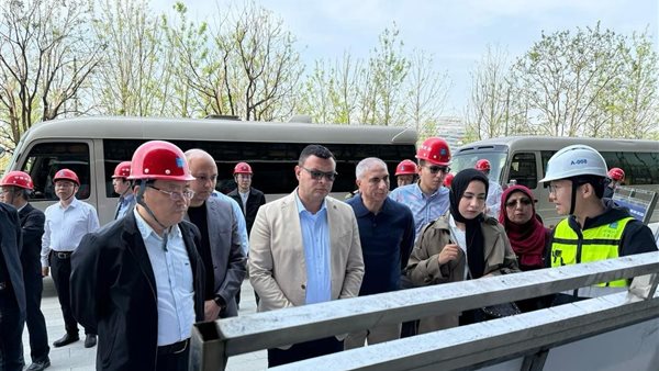 وزير الإسكان يتفقد