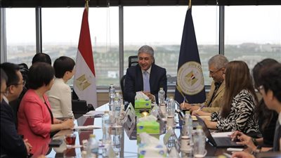 شريف فتحي يبحث مع نائب عمدة شنغهاي تعزيز التعاون المصري الصيني في مجالي السياحة والآثار