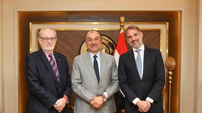 وزير قطاع الأعمال يبحث مع 