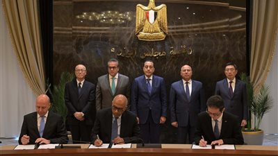 باستثمارات 14 مليار جنيه.. توقيع اتفاق لتصنيع أكياس وقرب جمع الدم بالشراكة مع شركة «JMS» اليابانية