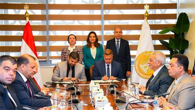 توقيع عقد تشغيل مصنع تدوير مخلفات العدوة بالشراكة مع القطاع الخاص