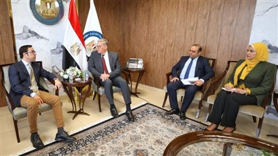 البترول: التوقيع على اتفاقية مع “هني ويل” بشأن رخصة التكنولوجيا في مشروع مجمع البحر المتوسط للبتروكيماويات