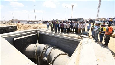 وزير الإسكان يتفقد تنفيذ الخط الإضافي لمياه الشرب بين المعادي والقاهرة الجديدة