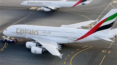 اليونان توقع اتفاقًا مع طيران الإمارات لتعزيز السياحة وتوسيع الوصول إلى الوجهات الشهيرة