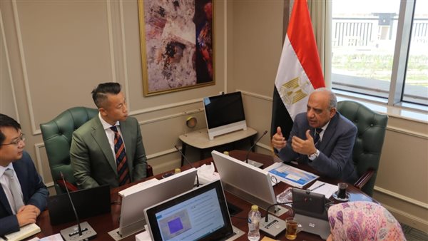 وزير الكهرباء يبحث