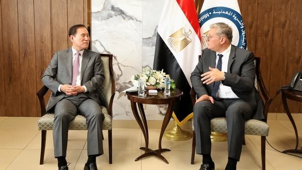 وزير البترول يستقبل