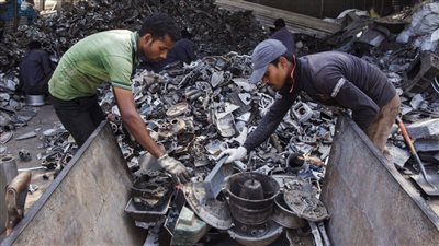 لماذا قررت مصر منع تصدير خردة الحديد نهائيا؟