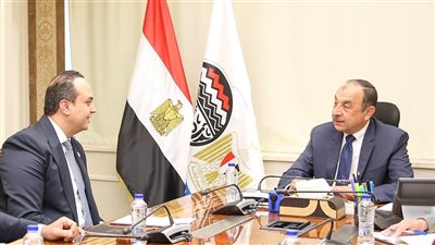 وزارة قطاع الأعمال العام وهيئة الرعاية الصحية تبحثان تعزيز التعاون المشترك لدعم الصناعة