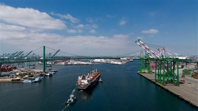 أمريكا تسجل عجز تجاري قياسي مع ارتفاع الواردات قبل الرسوم الجمركية