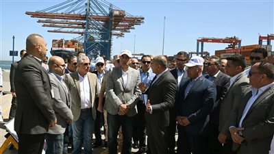 مدبولي يتفقد محطة الحاويات الأكبر في منطقة شرق المتوسط بطاقة استيعابية 7 ملايين حاوية