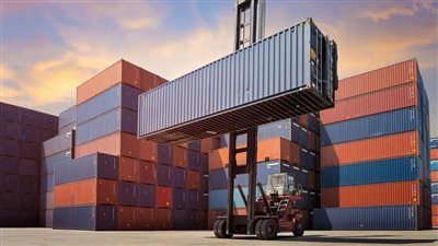 مصر تدخل عصر تصنيع الحاويات.. إيه الحكاية؟