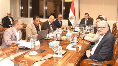 «الإسكان»: خطة مستقبلية لتوسعة شبكات المياه والصرف بشرق وغرب القاهرة