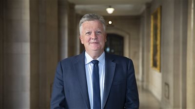 كبير الاقتصاديين في بنك إنجلترا: أسعار الفائدة قد تحتاج إلى البقاء مرتفعة