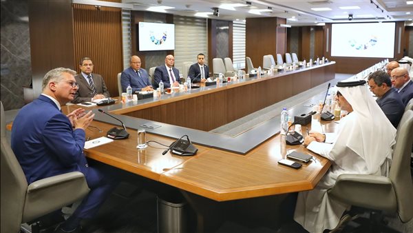 وزير البترول يبحث