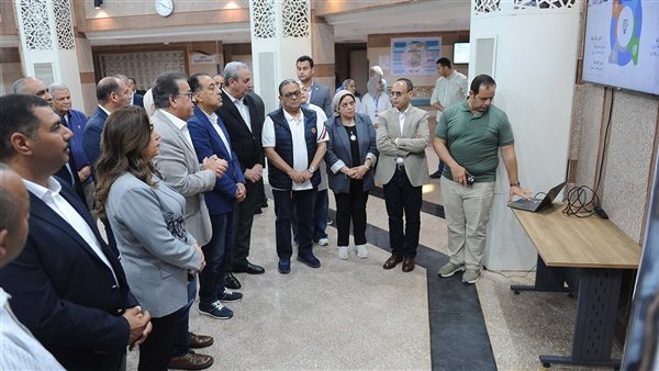 وزير الصحة يستعرض