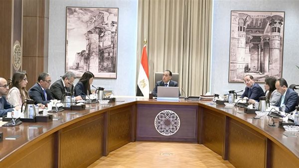 رئيس الوزراء يتابع