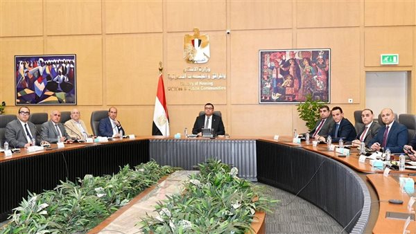 وزير الإسكان يتابع