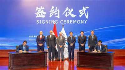 رئيس اقتصادية قناة السويس يشهد توقيع 4 تعاقدات تجارية بإجمالي 47 مليون دولار 