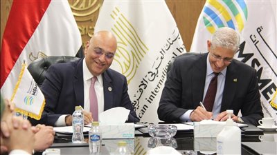 «تنمية المشروعات» يوقع اتفاقية بـ150 مليون جنيه مع البنك العربي الأفريقي لدعم التمويل الصناعي