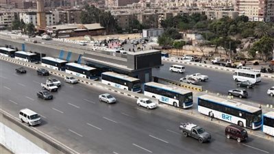 تشغيل تجريبي.. رئيس الوزراء يتفقد المرحلة الأولى من الأتوبيس الترددي على الطريق الدائري