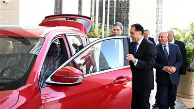 رئيس الوزراء: زيادة الحوافز الخاصة بتصنيع السيارات محليا مرتبطة بزيادة نسبة المكون المحلي