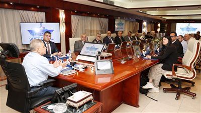 أسامة ربيع: ندعو ميرسك لتعديل جداول إبحارها والعودة للعبور من قناة السويس