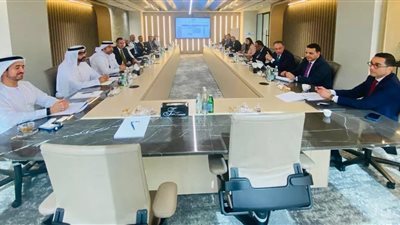 وزير الاستثمار يبحث فرص التعاون مع مجموعة أبوظبي للطيران