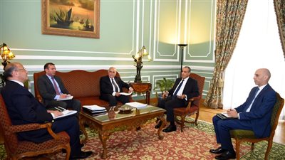 وزير الخارجية يبحث مع رئيس غرفة التجارة الأمريكية تعزيز العلاقات الاقتصادية والتجارية بين البلدين