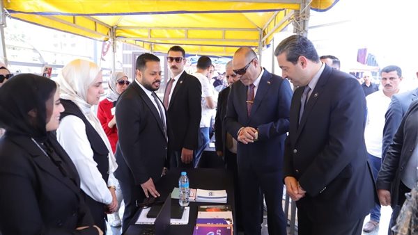 وزير العمل ومحافظ