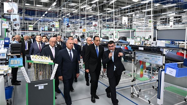 مدبولي يتفقد مصنع