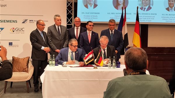 وزير الاستثمار يفتتح