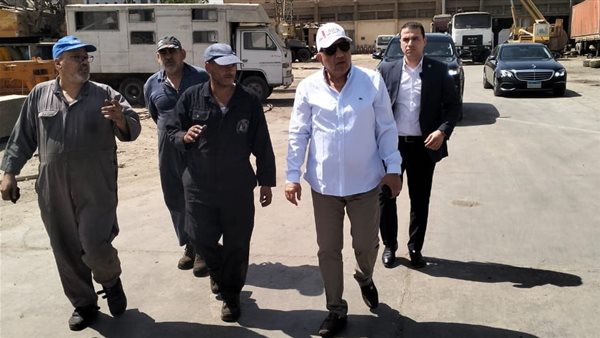 وزير الكهرباء يتفقد