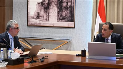 مدبولي يستعرض مع رئيس اقتصادية قناة السويس المشروعات التي تعاقدت عليها الهيئة مؤخرا 