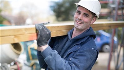 بريطانيا ترصد 4 مليارات دولار لتأهيل العمالة المحلية وتقليص الاعتماد على الهجرة