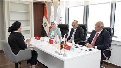 وزير العمل يشارك في مقابلات برنامج 