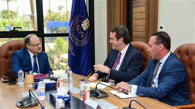 رئيس هيئة الدواء يستقبل وفد شركة 