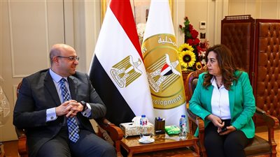 وزيرة التنمية المحلية تبحث مع محافظ بني سويف مشروعات 
