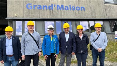 وزير الكهرباء يتفقد محطة 