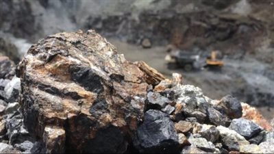 قرار الجابون بحظر تصدير المنجنيز الخام يهوي بأسهم 