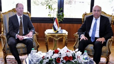 سامح الحفني يبحث مع وفد البنك الأوروبي لإعادة الإعمار وفرص الاستثمار في قطاع الطيران