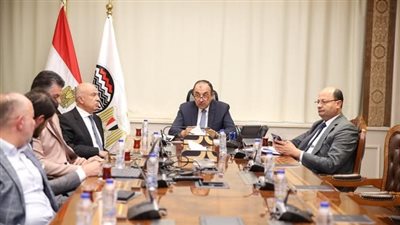 وزير قطاع الأعمال يبحث مع 