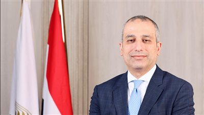 مفاجآت رئيس البنك الزراعي في أسيوط 