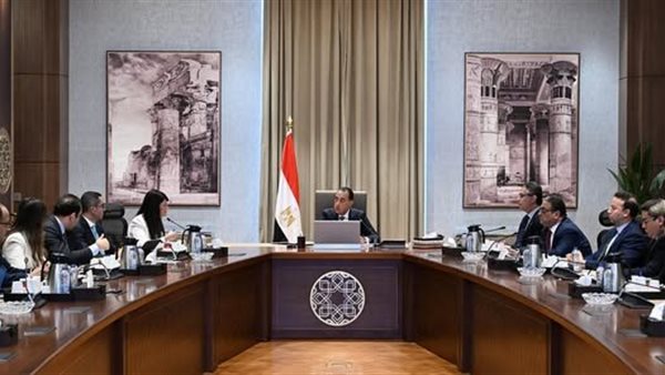 رئيس الوزراء يتابع