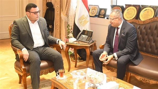 وزير الإسكان يبحث