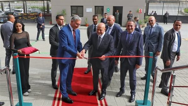 وزير البترول يفتتح