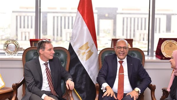 جانب من اجتماع وزير