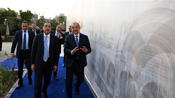 رئيس الوزراء يشهد