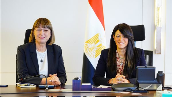 وزيرة التخطيط تبحث